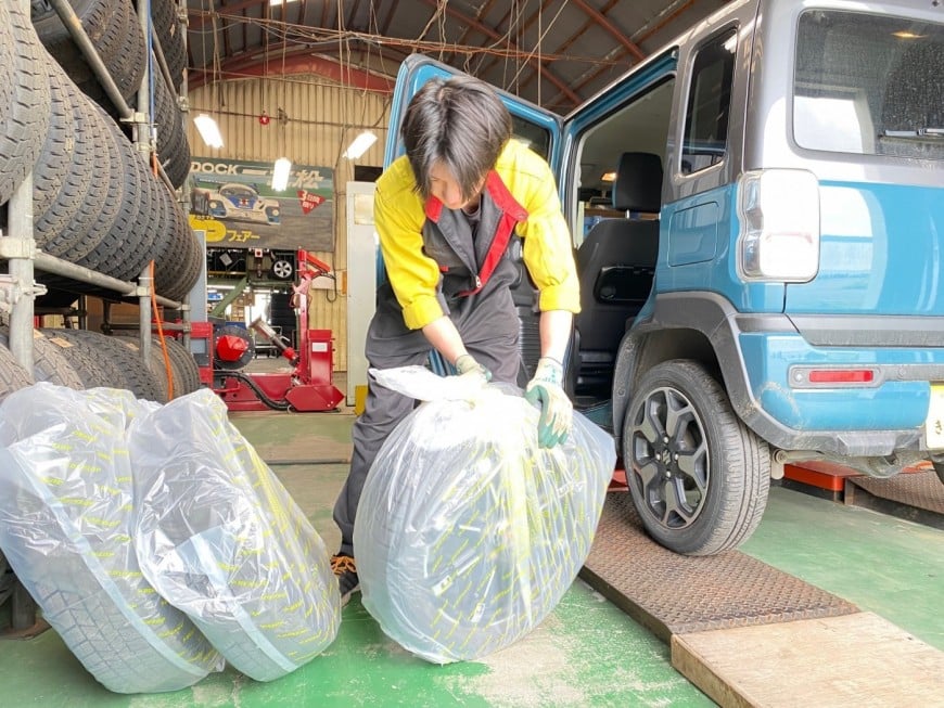 北海オート産業　タイヤ　交換　乗用車　脱着